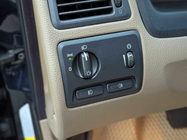 Синий Вольво С60, объемом двигателя 2.4 л и пробегом 323 тыс. км за 5700 $, фото 11 на Automoto.ua