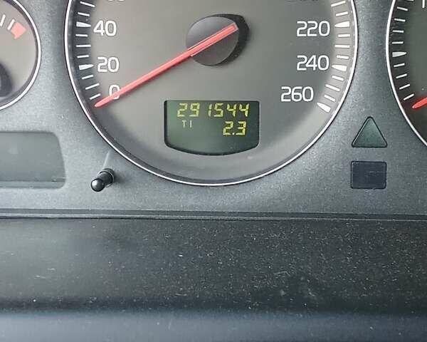 Синий Вольво С60, объемом двигателя 2.4 л и пробегом 290 тыс. км за 6450 $, фото 5 на Automoto.ua