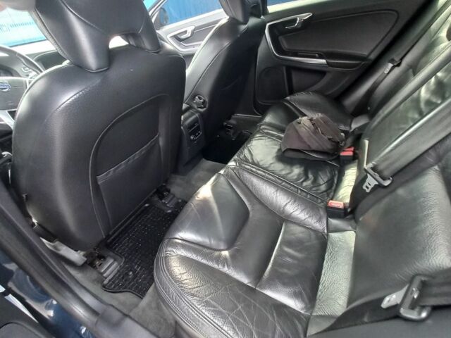 Синий Вольво С60, объемом двигателя 2 л и пробегом 225 тыс. км за 8250 $, фото 5 на Automoto.ua