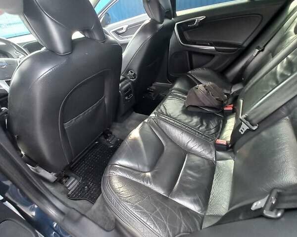 Синий Вольво С60, объемом двигателя 2 л и пробегом 220 тыс. км за 8250 $, фото 10 на Automoto.ua