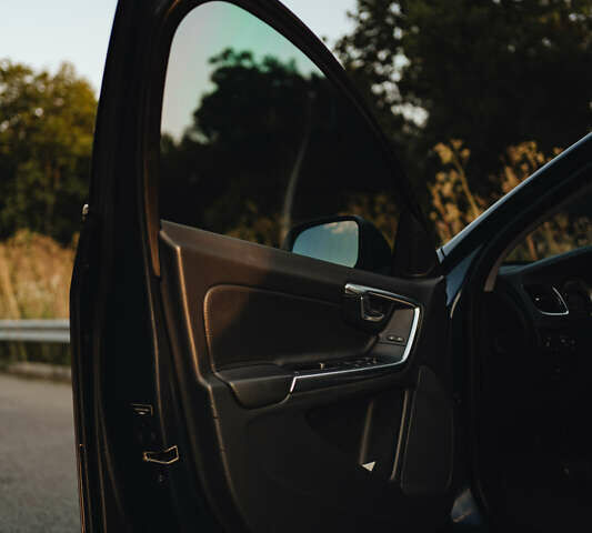 Вольво С60 2012 в Ровно на Automoto.ua Синий Вольво С60, объемом двигателя 2.5 л и пробегом 190 тыс. км за 10850 $, фото 28 на Automoto.ua