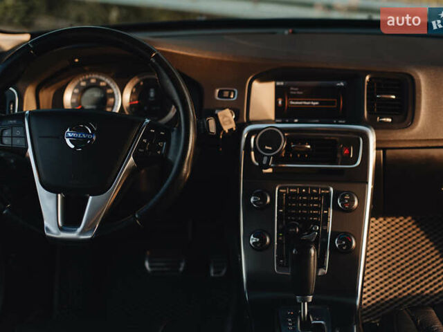 Вольво С60 2012 в Ровно на Automoto.ua Синий Вольво С60, объемом двигателя 2.5 л и пробегом 190 тыс. км за 10850 $, фото 45 на Automoto.ua