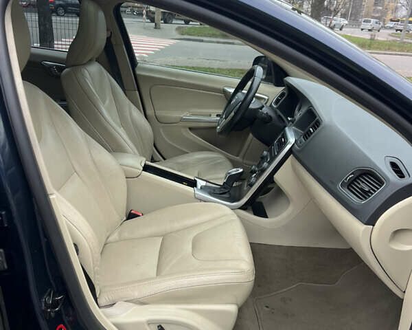 Синий Вольво С60, объемом двигателя 2.52 л и пробегом 261 тыс. км за 7800 $, фото 18 на Automoto.ua