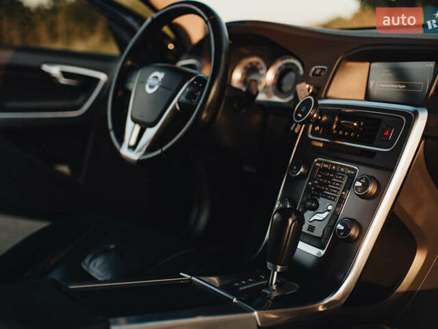 Вольво С60 2012 в Ровно на Automoto.ua Синий Вольво С60, объемом двигателя 2.5 л и пробегом 190 тыс. км за 10850 $, фото 44 на Automoto.ua