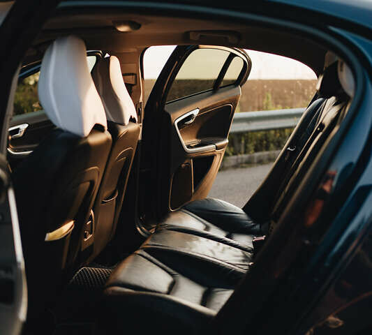 Вольво С60 2012 в Ровно на Automoto.ua Синий Вольво С60, объемом двигателя 2.5 л и пробегом 190 тыс. км за 10850 $, фото 48 на Automoto.ua