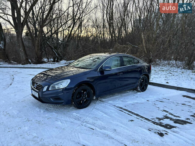 Синий Вольво С60, объемом двигателя 2.52 л и пробегом 228 тыс. км за 9500 $, фото 4 на Automoto.ua