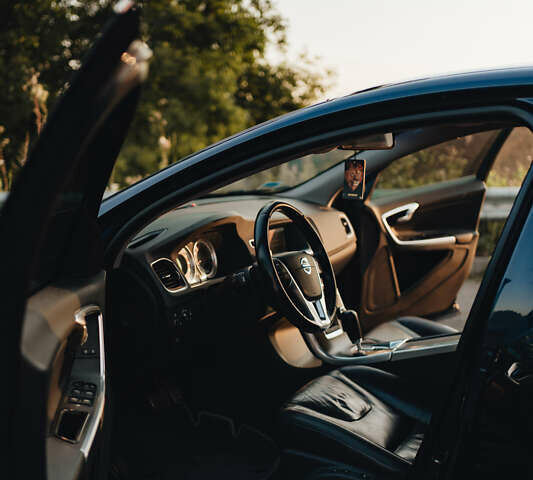 Вольво С60 2012 в Ровно на Automoto.ua Синий Вольво С60, объемом двигателя 2.5 л и пробегом 190 тыс. км за 10850 $, фото 20 на Automoto.ua