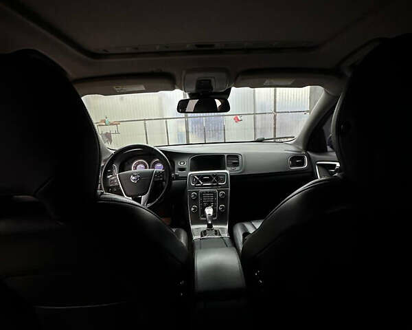 Синий Вольво С60, объемом двигателя 2.5 л и пробегом 260 тыс. км за 9999 $, фото 10 на Automoto.ua