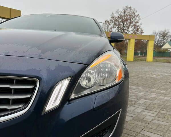 Синий Вольво С60, объемом двигателя 2.5 л и пробегом 260 тыс. км за 9999 $, фото 1 на Automoto.ua