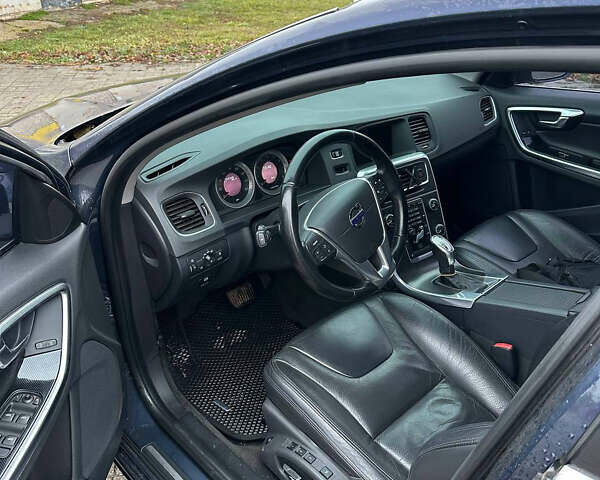 Синий Вольво С60, объемом двигателя 2.5 л и пробегом 260 тыс. км за 9999 $, фото 8 на Automoto.ua