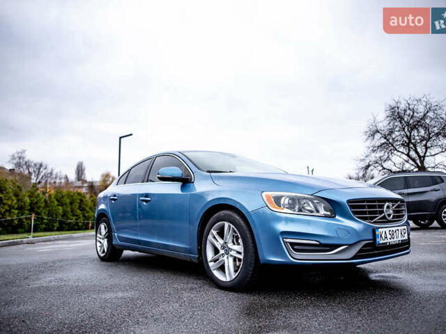 Синий Вольво С60, объемом двигателя 2.5 л и пробегом 269 тыс. км за 12400 $, фото 2 на Automoto.ua