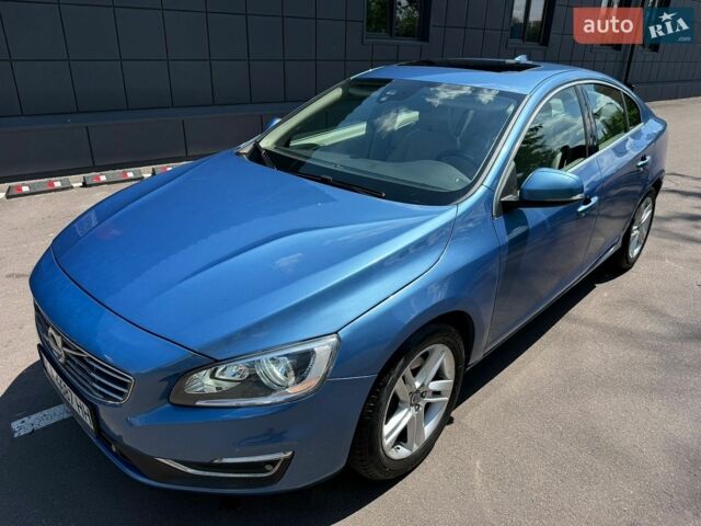 Синий Вольво С60, объемом двигателя 2.5 л и пробегом 140 тыс. км за 10500 $, фото 4 на Automoto.ua