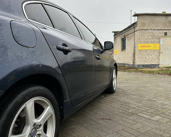 Синий Вольво С60, объемом двигателя 2.5 л и пробегом 260 тыс. км за 9999 $, фото 7 на Automoto.ua