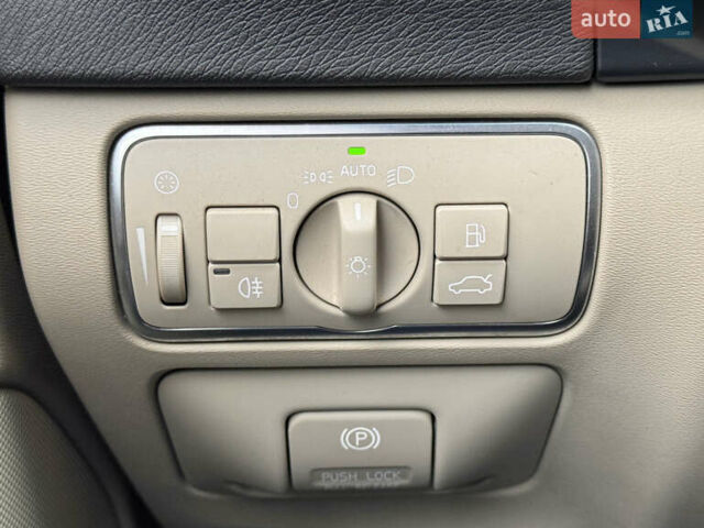 Синій Вольво С60, об'ємом двигуна 2 л та пробігом 164 тис. км за 11950 $, фото 31 на Automoto.ua