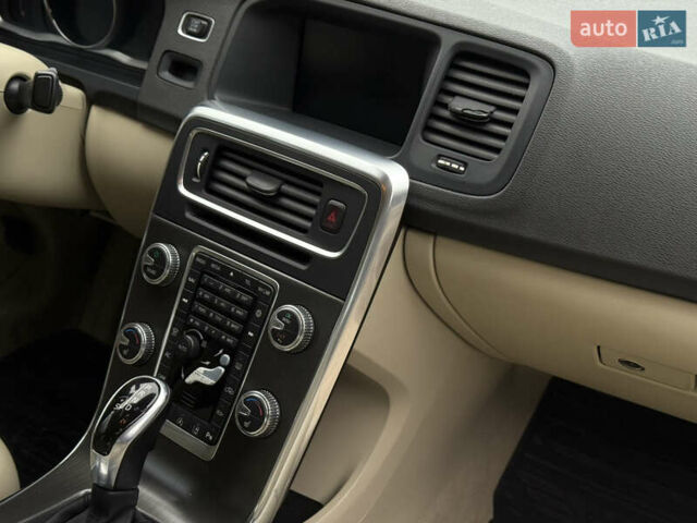 Синий Вольво С60, объемом двигателя 2 л и пробегом 131 тыс. км за 13999 $, фото 7 на Automoto.ua