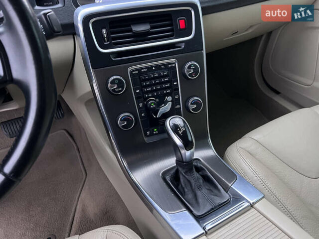 Синий Вольво С60, объемом двигателя 2.5 л и пробегом 206 тыс. км за 9990 $, фото 24 на Automoto.ua