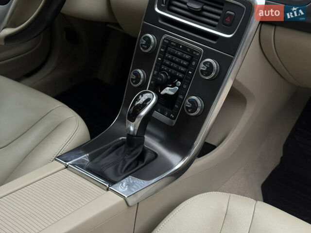 Синий Вольво С60, объемом двигателя 2 л и пробегом 131 тыс. км за 13999 $, фото 8 на Automoto.ua