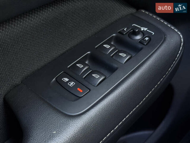 Синій Вольво С60, об'ємом двигуна 2 л та пробігом 58 тис. км за 31500 $, фото 28 на Automoto.ua