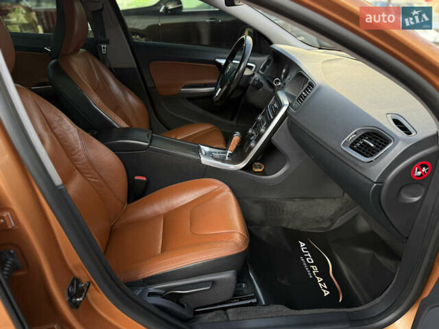 Оранжевый Вольво С60, объемом двигателя 2 л и пробегом 161 тыс. км за 7900 $, фото 42 на Automoto.ua