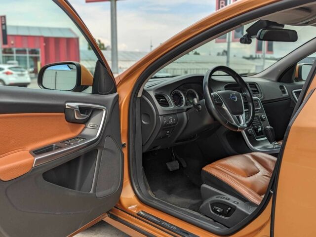Оранжевый Вольво С60, объемом двигателя 2 л и пробегом 194 тыс. км за 11500 $, фото 8 на Automoto.ua