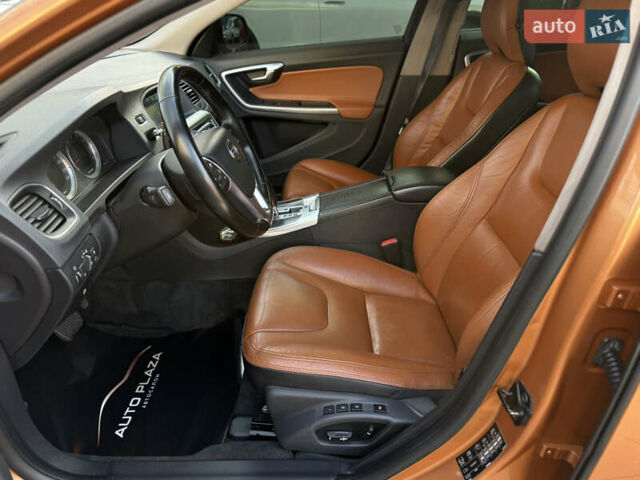 Оранжевый Вольво С60, объемом двигателя 2 л и пробегом 161 тыс. км за 7900 $, фото 38 на Automoto.ua