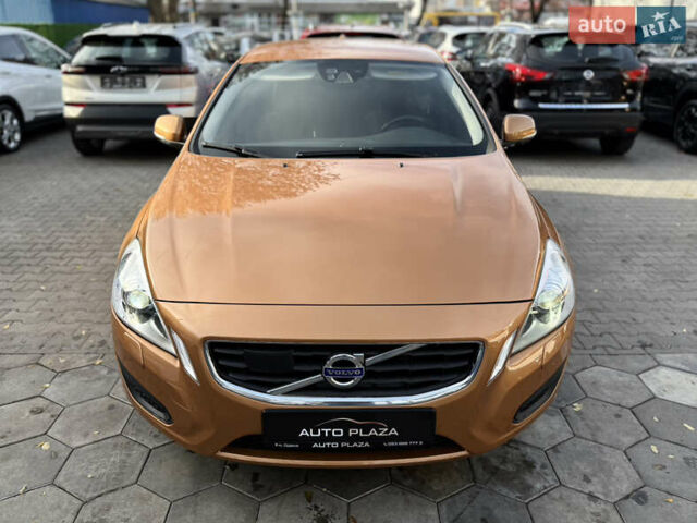 Оранжевый Вольво С60, объемом двигателя 2 л и пробегом 161 тыс. км за 7900 $, фото 1 на Automoto.ua