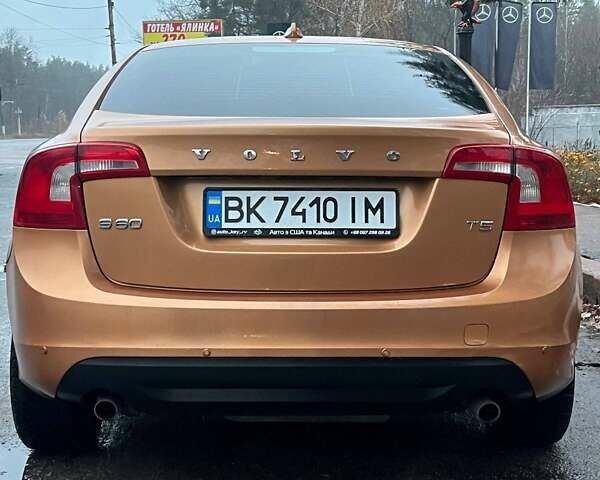 Оранжевый Вольво С60, объемом двигателя 2.5 л и пробегом 234 тыс. км за 11100 $, фото 4 на Automoto.ua