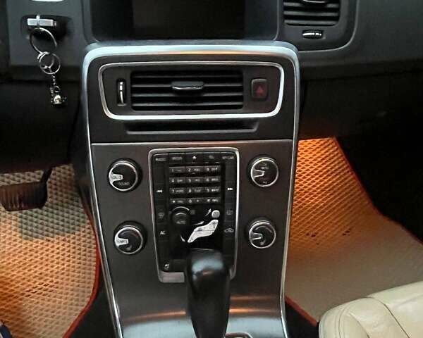 Оранжевый Вольво С60, объемом двигателя 2.5 л и пробегом 234 тыс. км за 11100 $, фото 10 на Automoto.ua