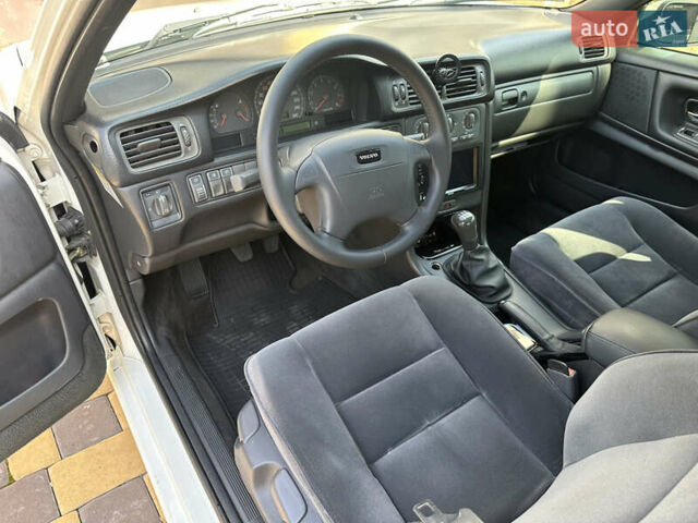 Белый Вольво С70, объемом двигателя 2.44 л и пробегом 370 тыс. км за 4499 $, фото 28 на Automoto.ua