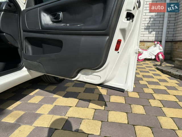 Белый Вольво С70, объемом двигателя 2.44 л и пробегом 370 тыс. км за 4499 $, фото 17 на Automoto.ua