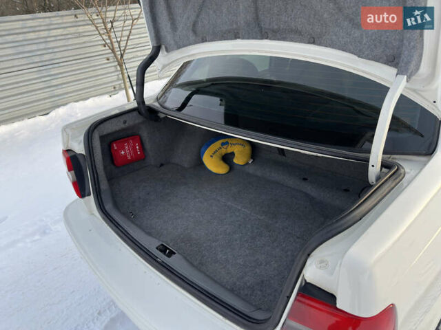 Білий Вольво S70, об'ємом двигуна 2.44 л та пробігом 374 тис. км за 3499 $, фото 17 на Automoto.ua