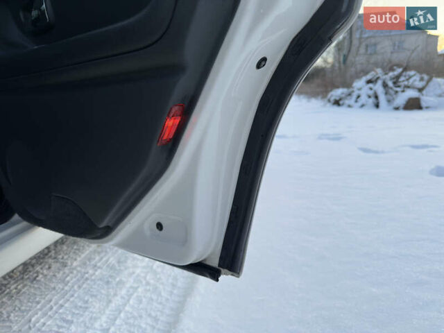 Білий Вольво S70, об'ємом двигуна 2.44 л та пробігом 374 тис. км за 3499 $, фото 16 на Automoto.ua