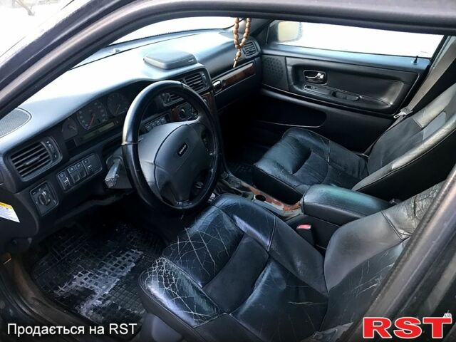 Черный Вольво С70, объемом двигателя 2.4 л и пробегом 450 тыс. км за 2500 $, фото 2 на Automoto.ua