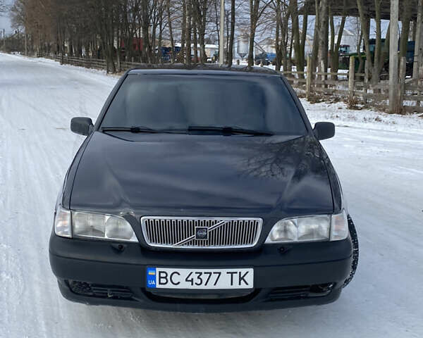 Серый Вольво С70, объемом двигателя 2.5 л и пробегом 393 тыс. км за 3200 $, фото 1 на Automoto.ua