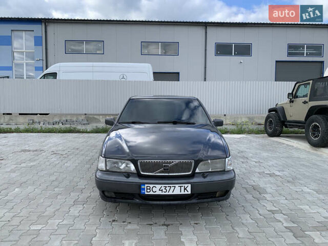 Серый Вольво С70, объемом двигателя 2.5 л и пробегом 380 тыс. км за 3100 $, фото 1 на Automoto.ua