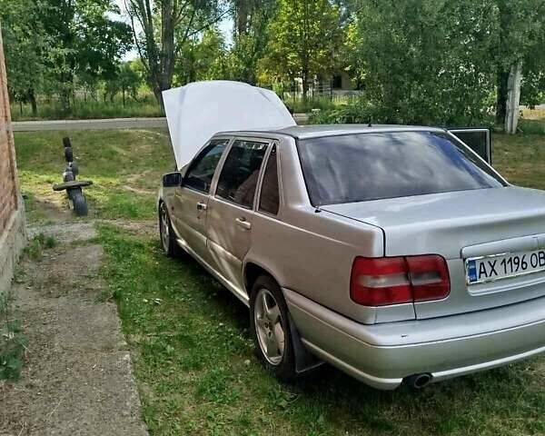Сірий Вольво S70, об'ємом двигуна 2 л та пробігом 235 тис. км за 3500 $, фото 1 на Automoto.ua