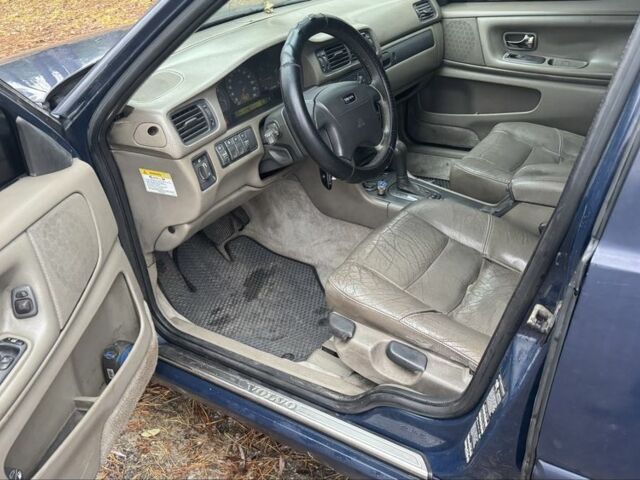 Синий Вольво С70, объемом двигателя 2.5 л и пробегом 510 тыс. км за 2900 $, фото 4 на Automoto.ua