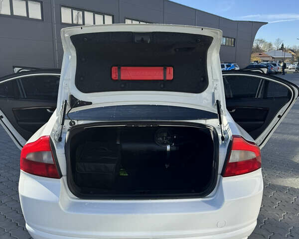 Белый Вольво С80, объемом двигателя 3 л и пробегом 238 тыс. км за 10599 $, фото 9 на Automoto.ua