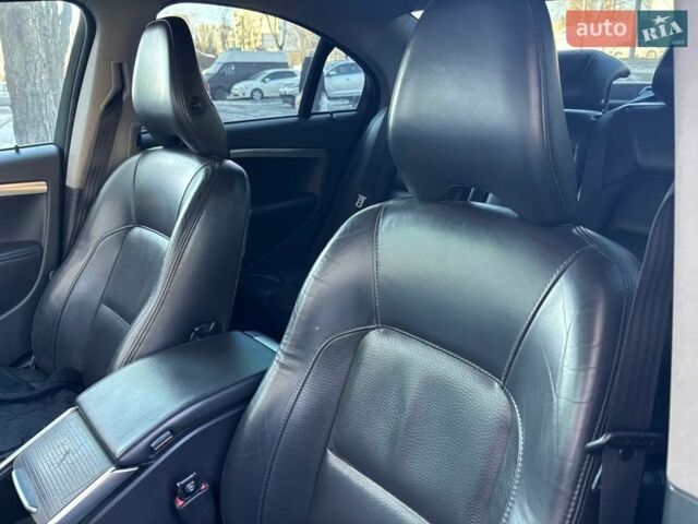 Белый Вольво С80, объемом двигателя 1.98 л и пробегом 330 тыс. км за 9300 $, фото 7 на Automoto.ua