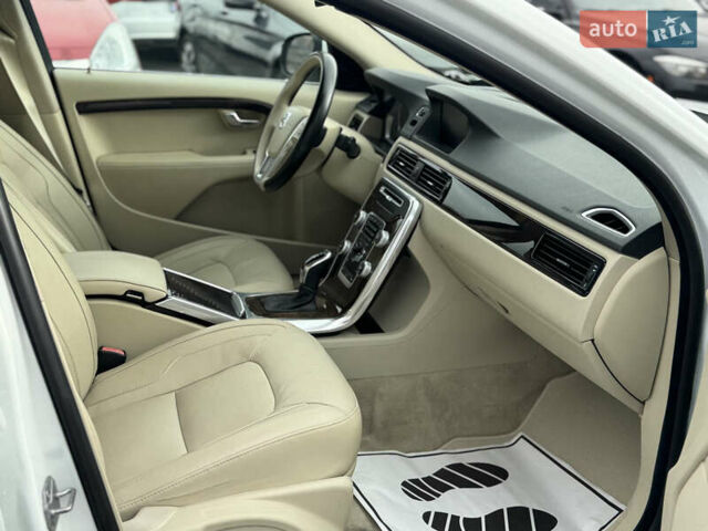 Белый Вольво С80, объемом двигателя 2 л и пробегом 200 тыс. км за 13700 $, фото 17 на Automoto.ua