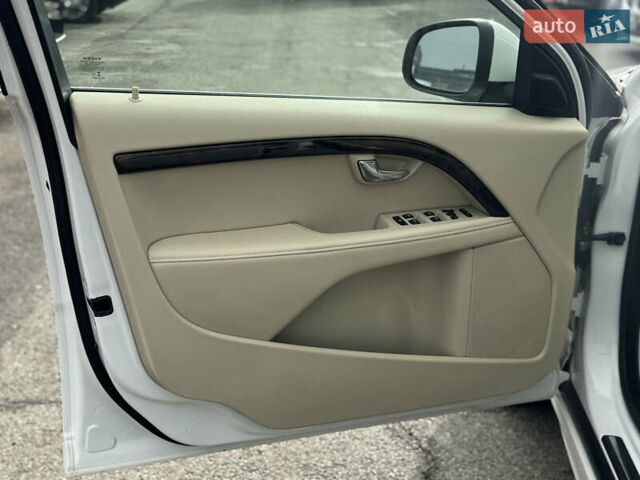 Белый Вольво С80, объемом двигателя 2 л и пробегом 200 тыс. км за 13700 $, фото 12 на Automoto.ua