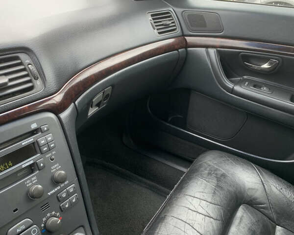 Черный Вольво С80, объемом двигателя 2.46 л и пробегом 278 тыс. км за 3900 $, фото 17 на Automoto.ua