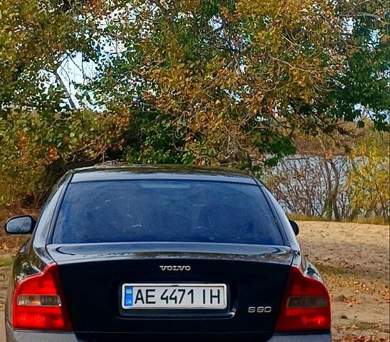 Черный Вольво С80, объемом двигателя 2.4 л и пробегом 300 тыс. км за 4500 $, фото 9 на Automoto.ua