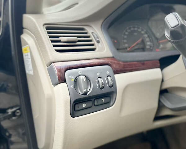 Черный Вольво С80, объемом двигателя 2.92 л и пробегом 282 тыс. км за 4399 $, фото 44 на Automoto.ua