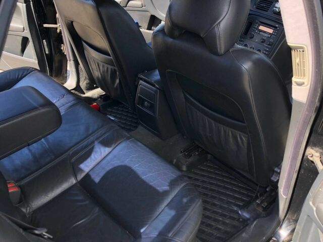 Черный Вольво С80, объемом двигателя 2.4 л и пробегом 347 тыс. км за 3500 $, фото 5 на Automoto.ua