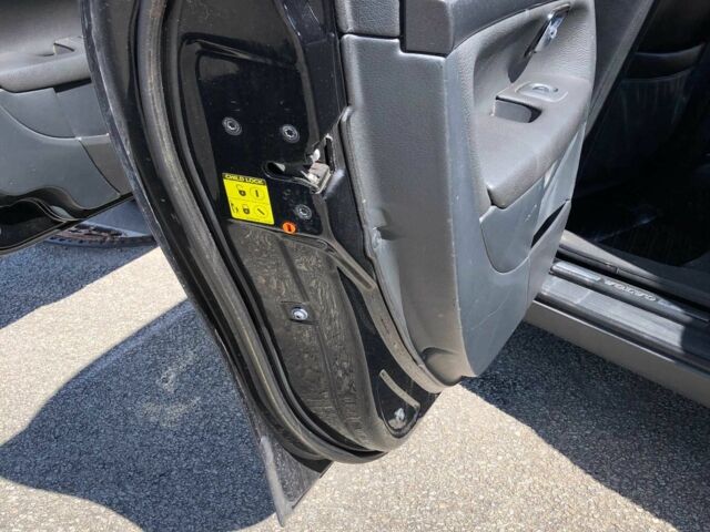 Черный Вольво С80, объемом двигателя 2.4 л и пробегом 347 тыс. км за 3500 $, фото 15 на Automoto.ua