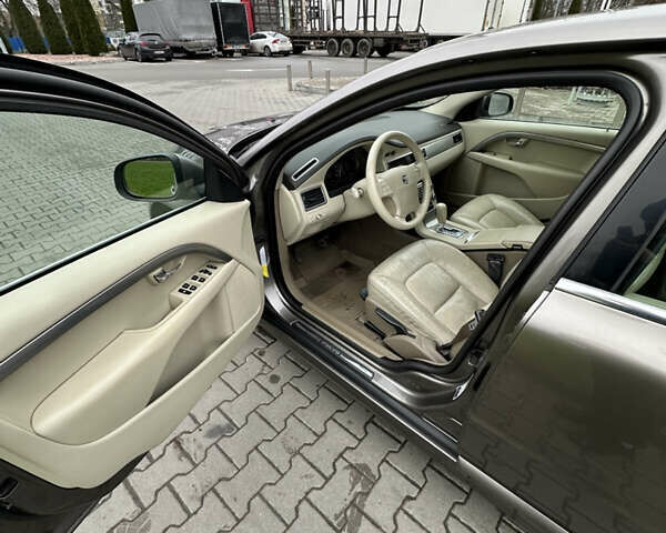 Коричневый Вольво С80, объемом двигателя 2.5 л и пробегом 300 тыс. км за 6700 $, фото 8 на Automoto.ua