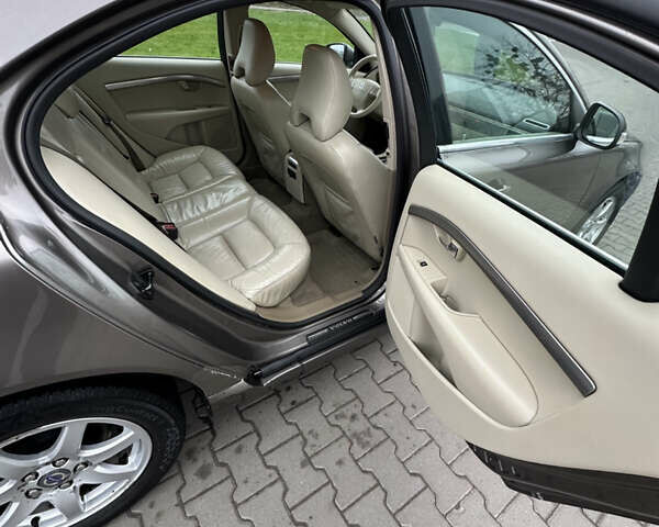 Коричневый Вольво С80, объемом двигателя 2.5 л и пробегом 300 тыс. км за 6700 $, фото 11 на Automoto.ua