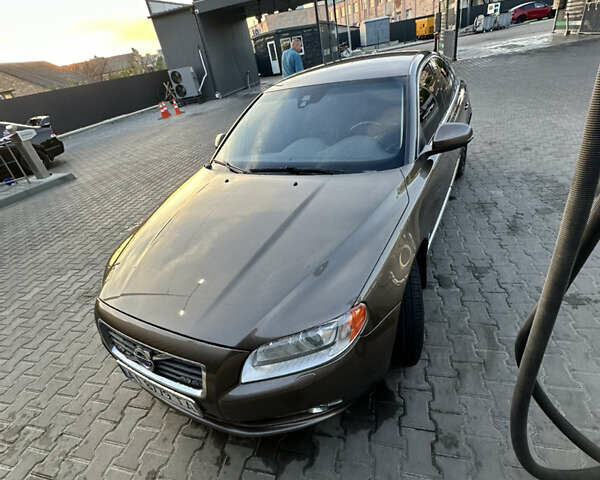 Коричневый Вольво С80, объемом двигателя 1.98 л и пробегом 344 тыс. км за 9800 $, фото 1 на Automoto.ua