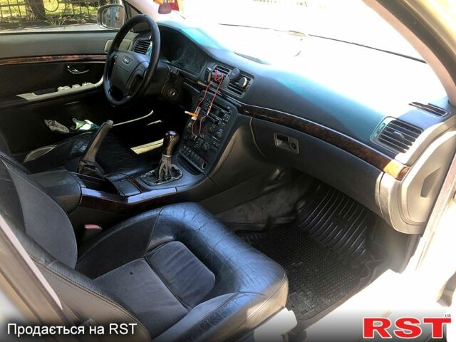 Вольво С80, объемом двигателя 2 л и пробегом 335 тыс. км за 3500 $, фото 4 на Automoto.ua